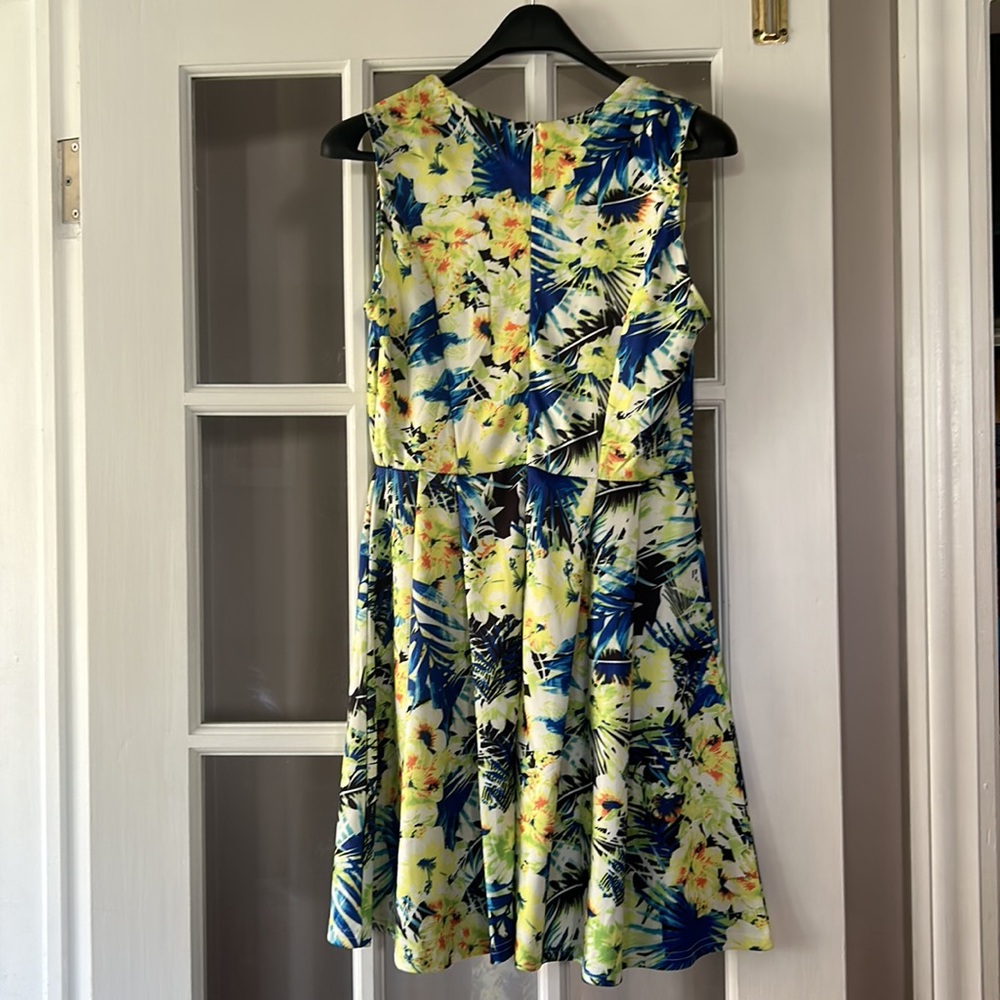 🛑sold🛑NWT Lakefield and Co gorgeous floral dress - Picture 4 of 4